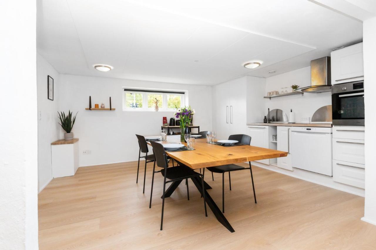 Moderne & Fuldt Udstyret Lejlighed M.Plads Til 4 Hojbjerg Luaran gambar