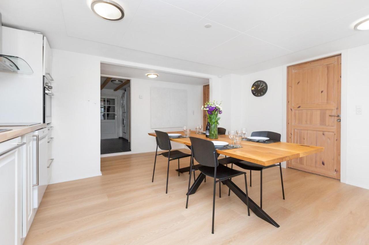 Moderne & Fuldt Udstyret Lejlighed M.Plads Til 4 Hojbjerg Luaran gambar