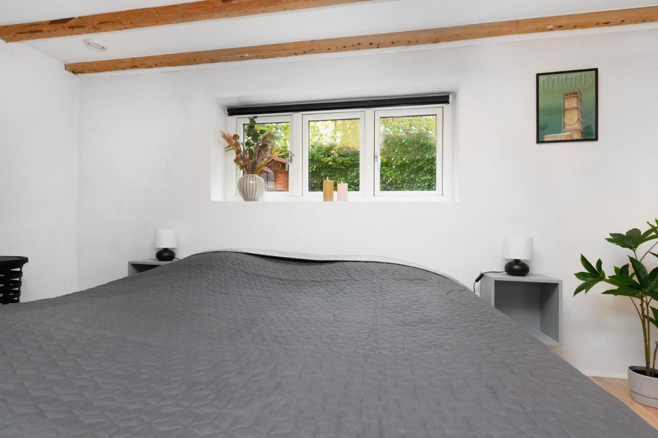 Moderne & Fuldt Udstyret Lejlighed M.Plads Til 4 Hojbjerg Luaran gambar